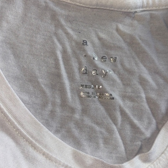 A new day medium white tank top - Picture 3 of 5